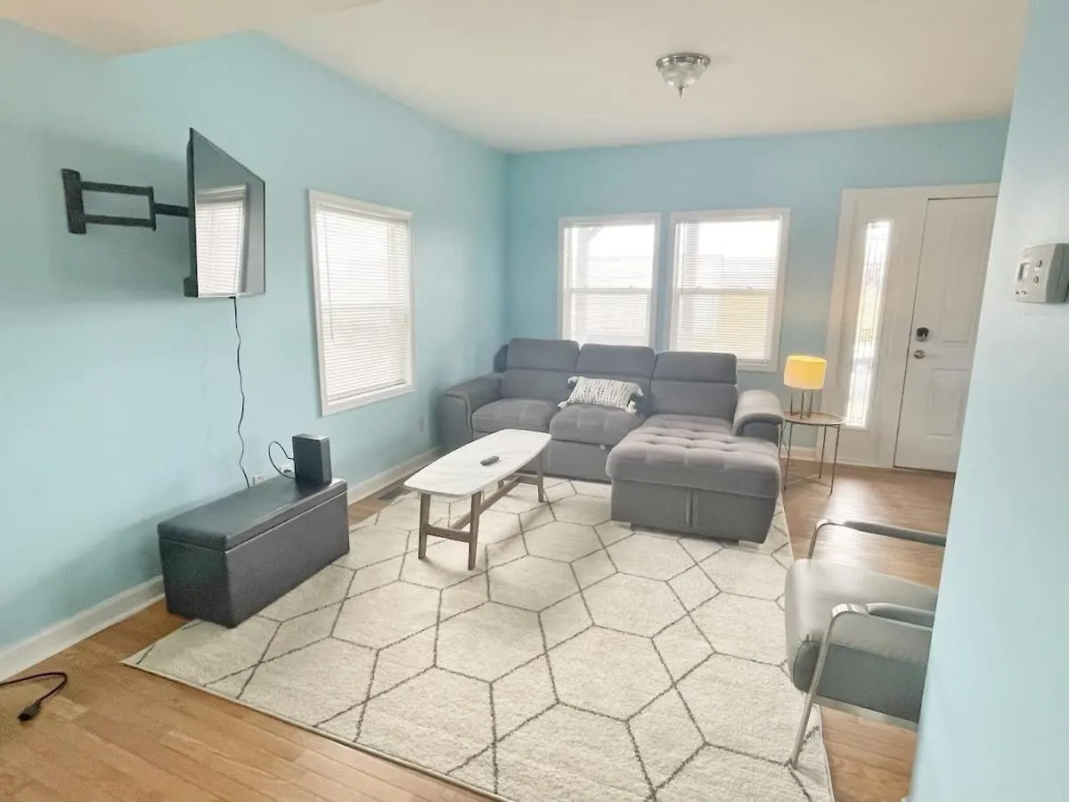 Housepitality - The Bliss Lodge - Large House Columbus